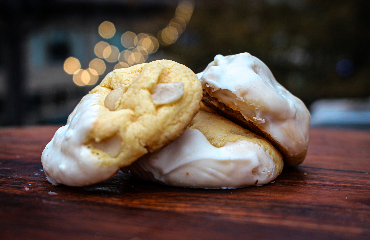 <p>Buttery, nutty, chocolatey goodness with white chocolate and macadamia nuts. A whole situation in one cookie. 200mg </p>